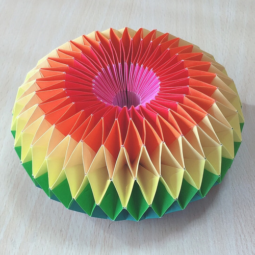 くるくると模様が変わる！立体の虹 万華鏡折り紙 立体・オブジェ mame