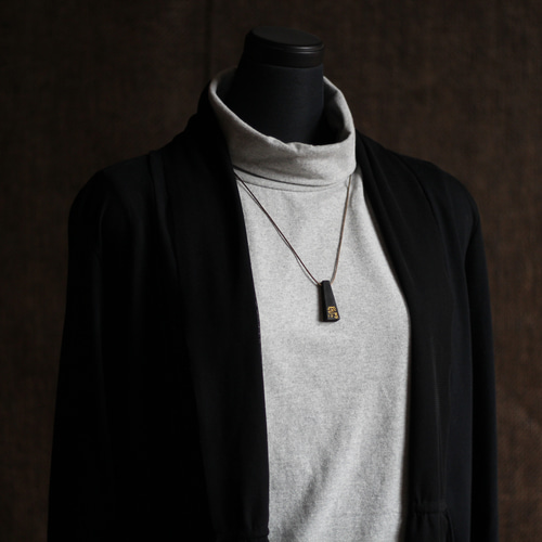 新作！リトルタワー「つ・る」商売繁盛！龍体文字を黒檀に手彫りした