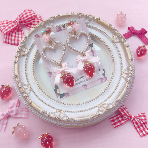 ラブリーハートとストロベリーのピアス / イヤリング いちご 苺 リボン