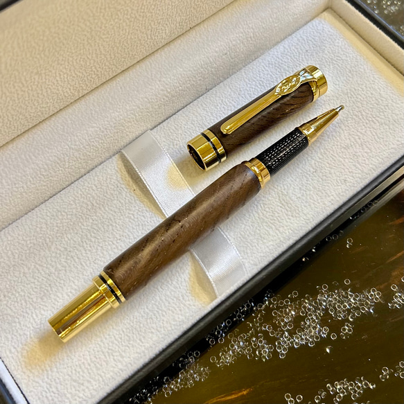 【2,500年前の太古の木】神代杉の万年筆・ボールペン　2WAY式3504 【2,500年前の太古の木】神代杉の万年筆・ボールペン　2WAY式3504 【2,500年前の太古の木】神代杉の万年筆・ボールペン　2WAY式3504 H1259852883(9750円)