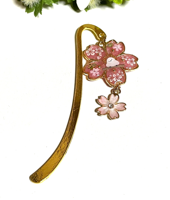 シマエナガと桜のブックマーク 1枚目の画像