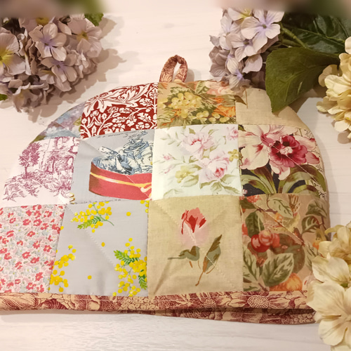 英国な佇まい＊ヴィンテージ風パッチワークティーコゼ ポットカバー