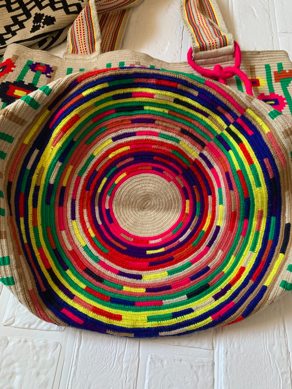 コロンビア発Wayuu トートバッグ フラワーXXL 4枚目の画像