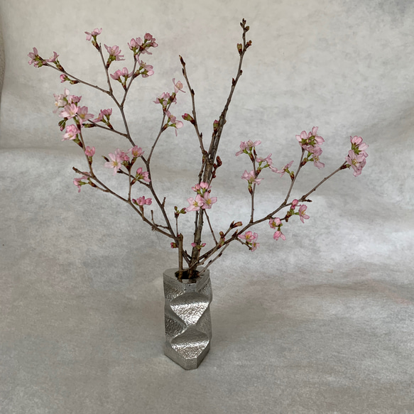 錫製 花瓶 一輪挿し 花瓶 (LASSO KAKU 能作 のうさく nousaku 錫製 花瓶 一輪挿し 花瓶 (LASSO KAKU 能作 のうさく nousaku