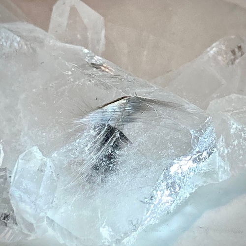 シルバールチル内包✨ レインボー ブラジル・ミナスジェライス州 水晶