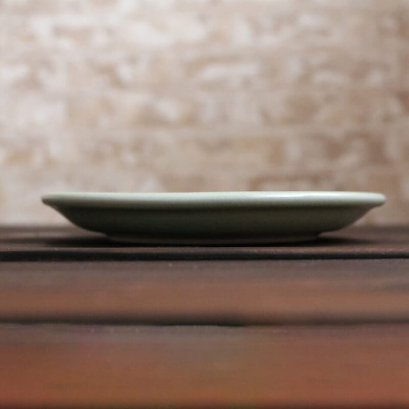 タイ セラドン焼 小皿 花柄のお皿 17.5cm 陶磁器 celadon-007 5枚目の画像