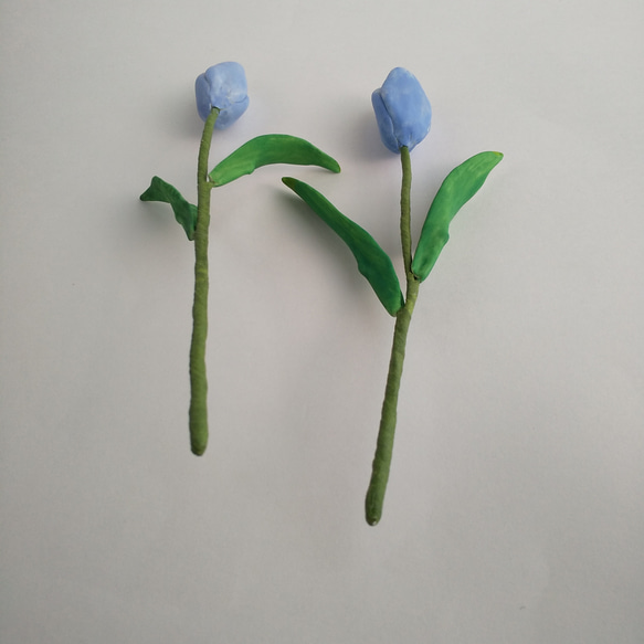 粘土の春色チューリップ 2輪セット 淡いブルーの花びらの樹脂粘土花　送料無料 7枚目の画像