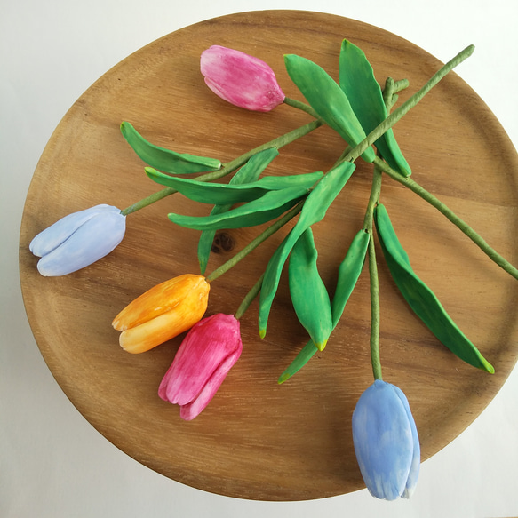 粘土の春色チューリップ 2輪セット 淡いブルーの花びらの樹脂粘土花　送料無料 18枚目の画像