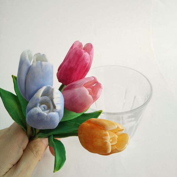 粘土の春色チューリップ 2輪セット 淡いブルーの花びらの樹脂粘土花　送料無料 17枚目の画像