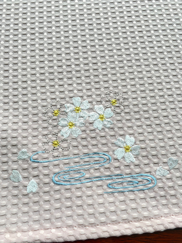 桜と観世水　刺繍ランチョンマット　２枚セット 2枚目の画像