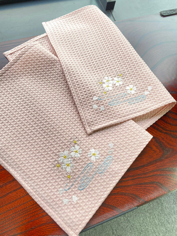 桜と観世水　刺繍ランチョンマット　２枚セット 3枚目の画像