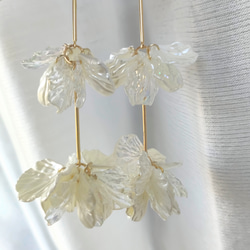 たわわ　揺れ輝く　花びら　　　　　　痛くないイヤリングorチタンピアス　ウェディング・ブライダル　花 10枚目の画像