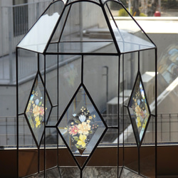 ステンドグラス☆六角形のテラリウム 花のブーケの焼き付けガラス入り