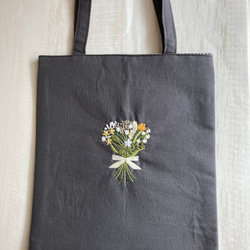 花束刺繍の手提げ鞄 1枚目の画像