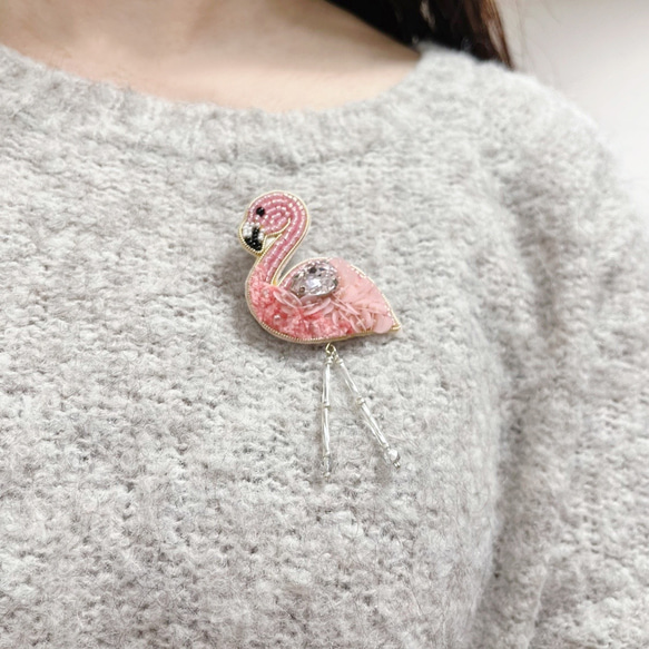 ビーズ刺繍　フラミンゴのブローチ〈マゼンタ〉 7枚目の画像