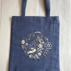 北欧風の植物刺繍の手提げ鞄 1枚目の画像