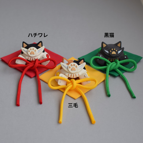 武士の兜をかぶった猫のぬいぐるみ n557-02.jpg