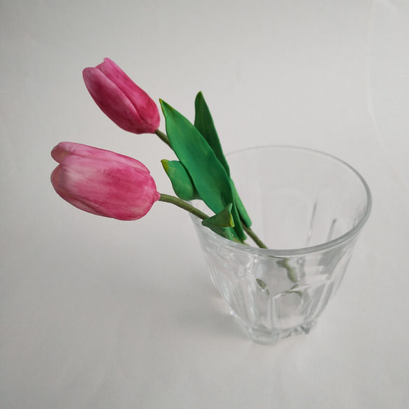 粘土の春色チューリップ 2輪セット 赤（濃いピンク）の花びらの樹脂粘土花　送料無料 13枚目の画像