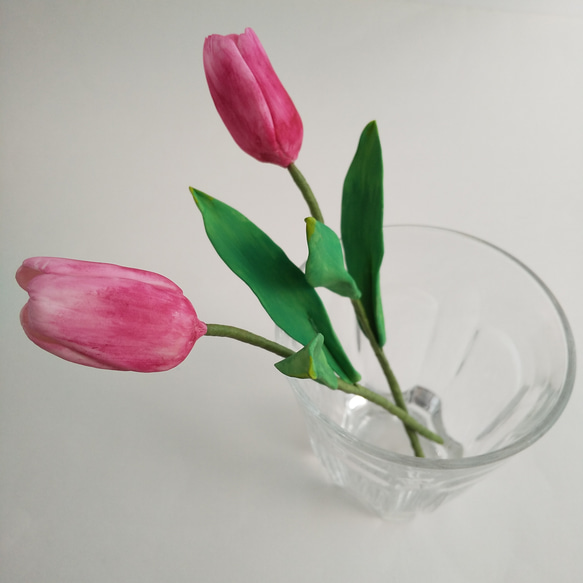粘土の春色チューリップ 2輪セット 赤（濃いピンク）の花びらの樹脂粘土花　送料無料 12枚目の画像