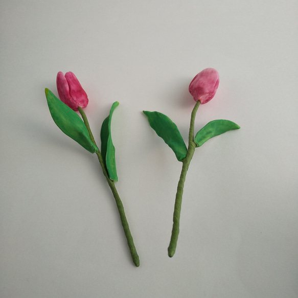 粘土の春色チューリップ 2輪セット 赤（濃いピンク）の花びらの樹脂粘土花　送料無料 6枚目の画像
