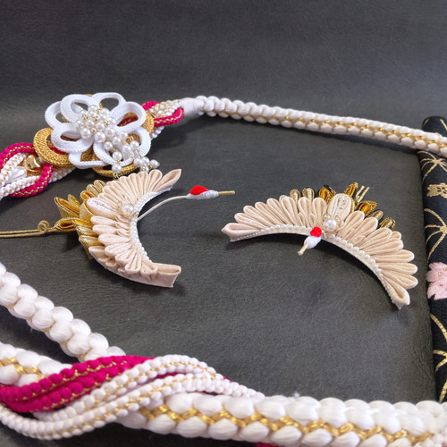 祝鶴✵中» つまみ細工 髪飾り 金通し金黒 ヘア飾り 振袖 和装 成人式