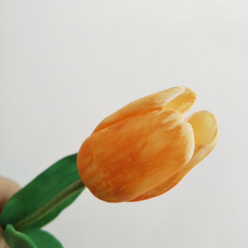 専用 お正月アレンジメント オレンジチューリップ クレイフラワー 粘土の春色チューリップ 1輪 オレンジの花びらの樹脂粘土花