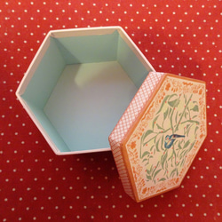 青い鳥柄模様の六角貼箱に お花と鳥の形のクッキー３種類詰め合わせ♪(*^▽^*) 10枚目の画像