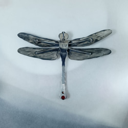 silverアクセサリー　透かし柄蜻蛉ガーネットブローチ 4枚目の画像