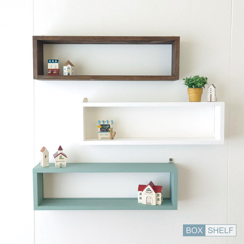 ハンドメイド　木彫　収納ラック　壁掛けタイプ BOX SHELF〈森のパン屋〉 壁掛けラック・ウォールシェルフ nine-D 通販