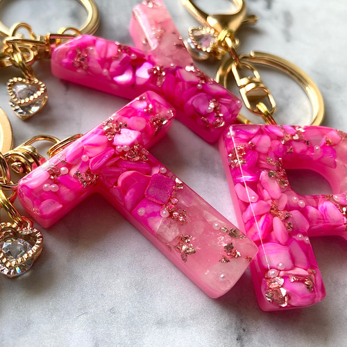 pink shell♡ローズクォーツ レジンイニシャルキーホルダー
