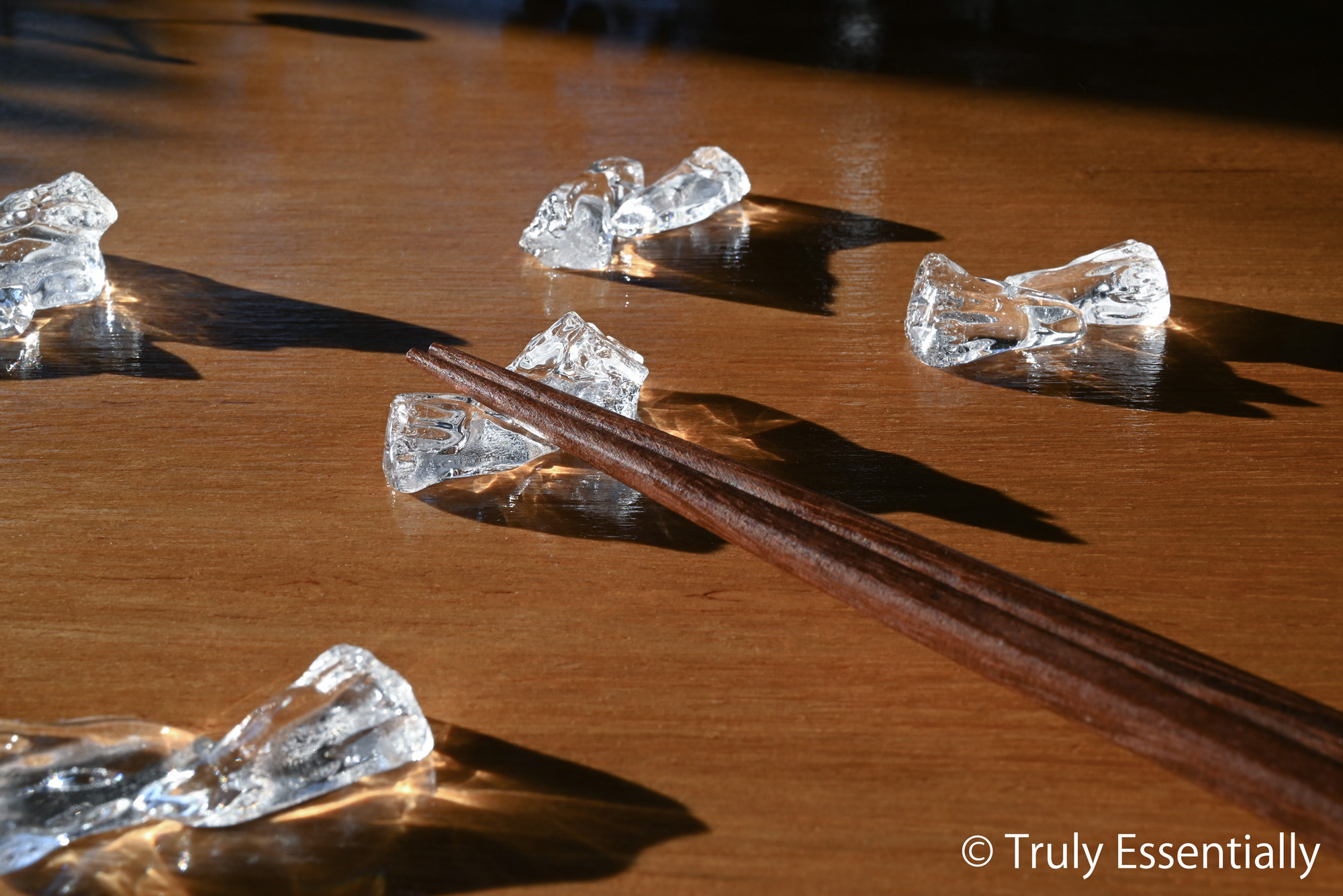 【５点セット】 ● 透明ガラスの箸置き＃３ -「 KAKERAのヒカリ 」