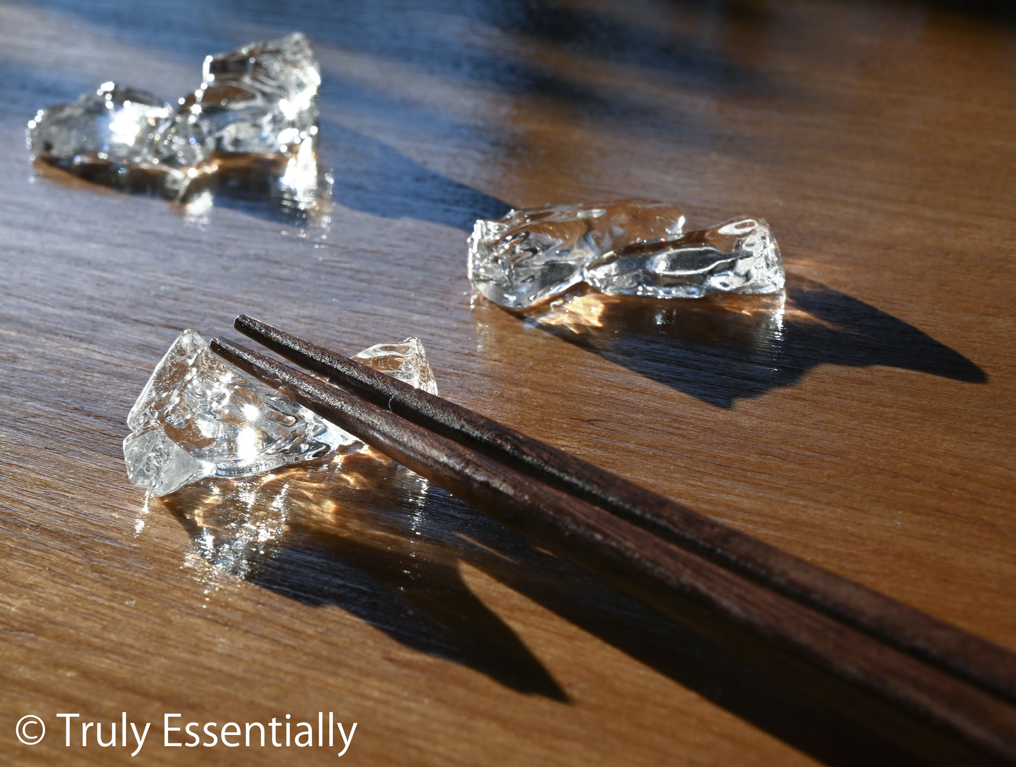 【５点セット】 ● 透明ガラスの箸置き＃３ -「 KAKERAのヒカリ 」