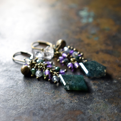 モスアゲートとたわわなアメジスト、ハーキマーダイヤモンド、民族鈴の  