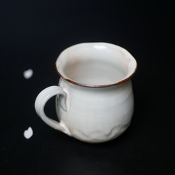 京焼・清水焼  マグカップ　（イッチン装飾　桜・ピンクとパープル） 3枚目の画像