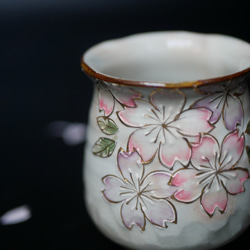 京焼・清水焼  湯呑　（イッチン装飾　桜・ピンクとパープル） 2枚目の画像