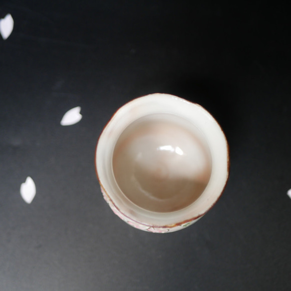 京焼・清水焼  湯呑　（イッチン装飾　桜・ピンクとパープル） 4枚目の画像