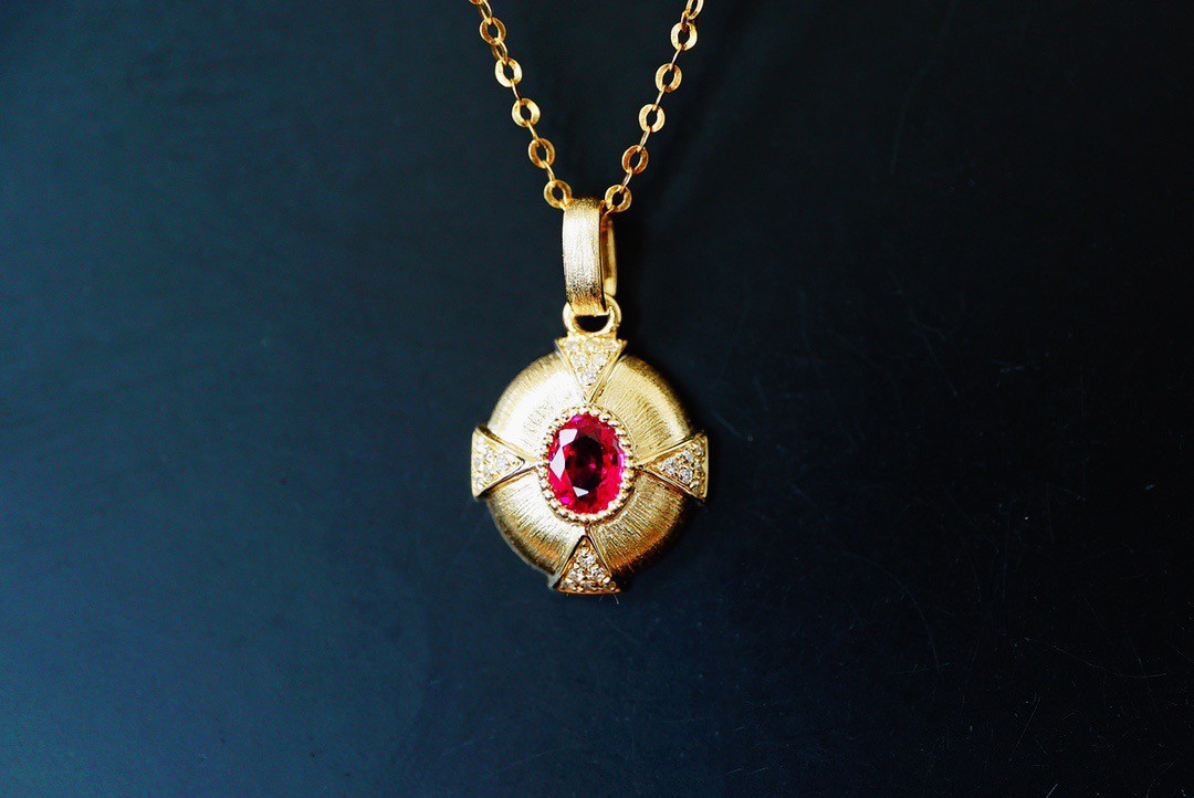 「文芸」K18イエローゴールド　天然ルビー　天然ダイヤモンド　ピアス　情熱　7月誕生石　ミャンマー　ペンダントのみ