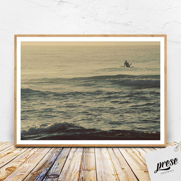 夕暮れのハワイ オーシャンビューに響くサーファーの調べ - 穏やかな波を捉えたサーフィンポスター 1枚目の画像