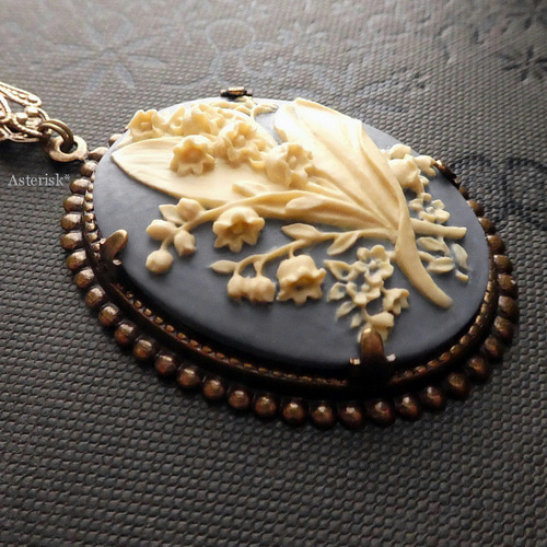 【2024年】もらって嬉しいお歳暮 人気ランキング 幸せの花 すずらんカメオ 40×30mm Lily of the Valley Cameo アクセサリー