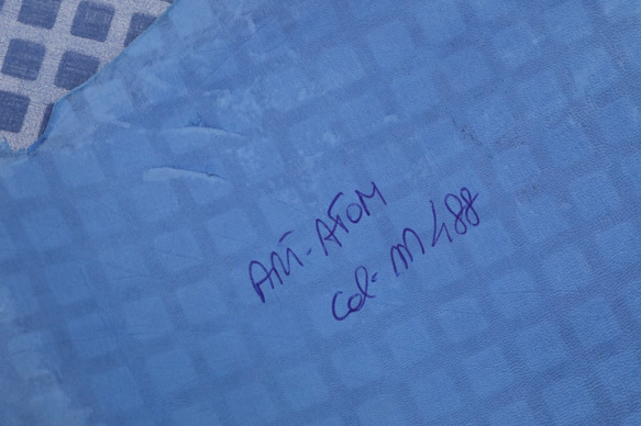 【 Creema限定sale！！ 】イタリアン産キッドスエード ：パール系 フィルム＆型押し加工（水色）：28DS 3枚目の画像