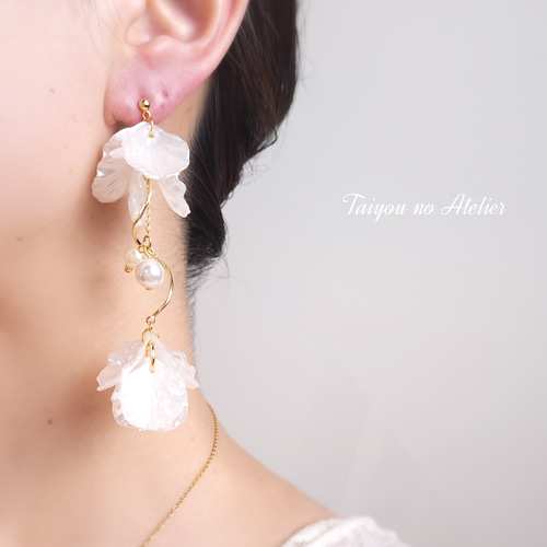 No.371 ハンドメイド　パール華やか花びらピアス　イヤリング ウエディング・特別なシーンに〉螺旋◇シェルパールと華やか花びら