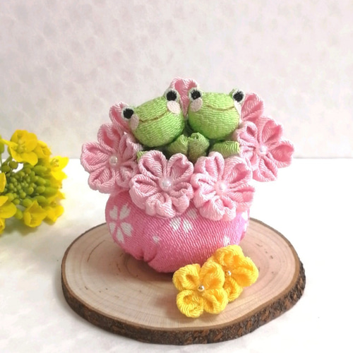❀ ちりめん細工歳時記❀ 「カエルのお花見」 桜と2匹のカエルちゃん＋