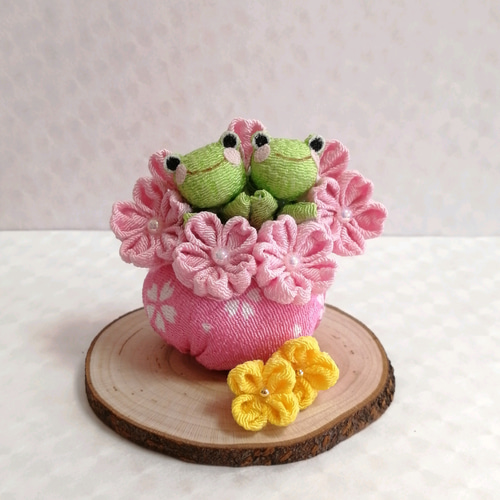 ★春の野点と童ちゃん★ちりめん細工 ❀ ちりめん細工歳時記❀ 「カエルのお花見」 桜と2匹のカエル