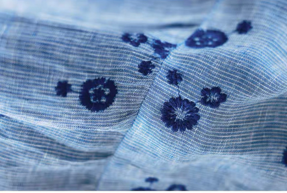 リネンの刺繡生地　ディアートロングワンピース　ポケット付き【春夏】グレイッシュブルー 6枚目の画像