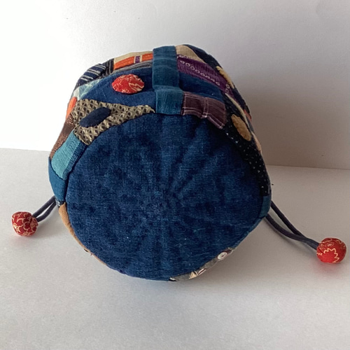 古布縮緬パッチワーク 巾着袋 マリ別売り 古布縮緬パッチワーク 巾着袋 マリ別売り