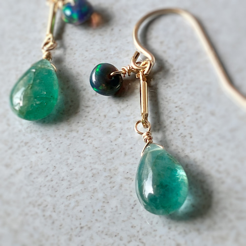 天然石＊春色新作2023＊1点のみ＊エメラルドとブラックオパールの  