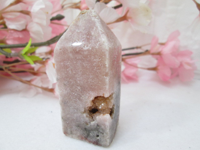 NO.F-25 桜色の天然石 原石 ピンクアメジスト オベリスク 104g