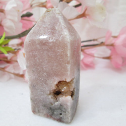 桜色の天然石　原石　ピンクアメジスト　オベリスク　１０４ｇ 1枚目の画像