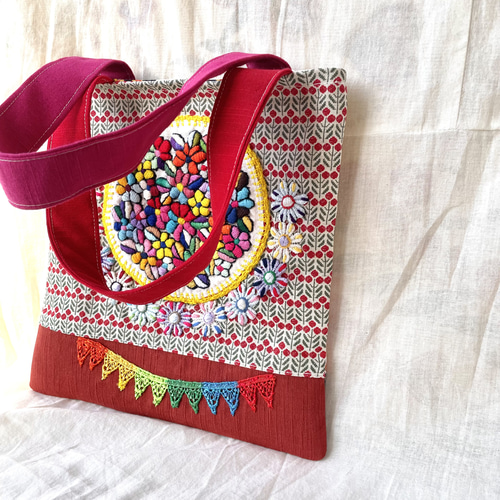 SOLD 刺繍とパッチワークのレトロチックなバック トートバッグ