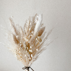 パンパスグラスと小花のミニブーケ　ホワイト　ベージュスワッグ　ドライフラワー 7枚目の画像